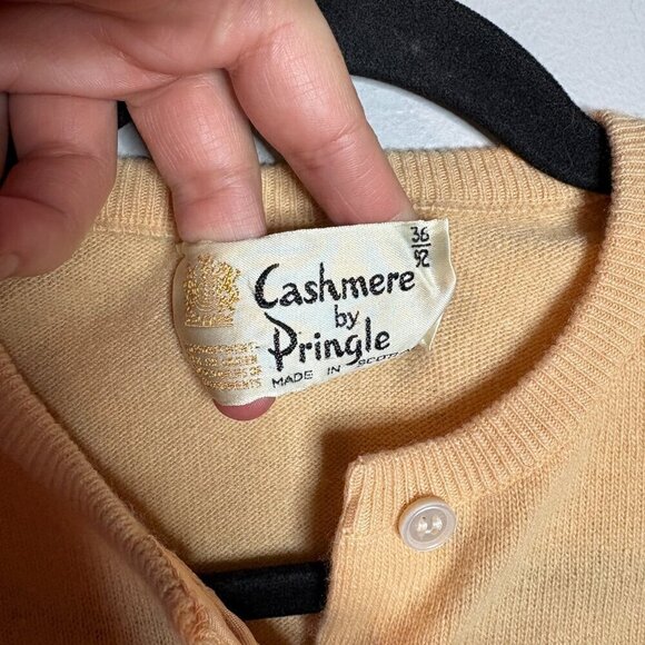 Vintage Cashmere by Pringle beige cardigan sweater - Picture 4 of 5